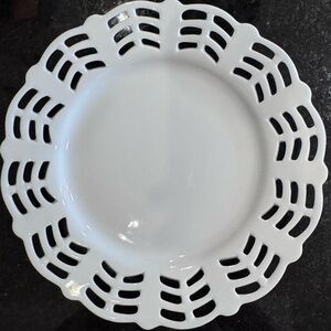Round Openwork Plate - White